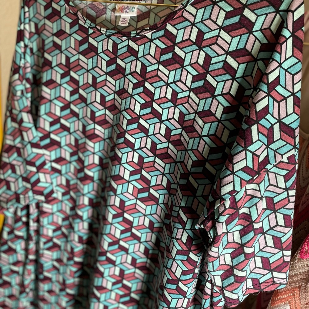 LuLaRoe Women’s Geometric Tunic Top (2XL) - Picture 3 of 5